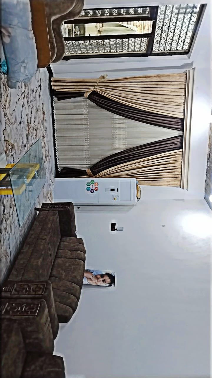 السلام عليكم 
بيت بناء جديد ركن ركن للبيع المساحه ٢٠٠م 
ثالث بيت عن الشارع الرئيسي 
غرفتين وصاله وديوانية ومطبخ وصحيات خارجية وداخليه 
م/ السبالت يبقن بيه 

العنوان📍 : الاسماعيليه الثانيه /شارع سيد جاسم 
السعر 95

الهاتف📞: ***********

علماً إن الشارع الرئيسي عرضة ٢٠م ومشمول ب خدمات البنئ التحتيه (التبليط والاناره) ضمن مشروع سوق الشيوخ الكبير….
