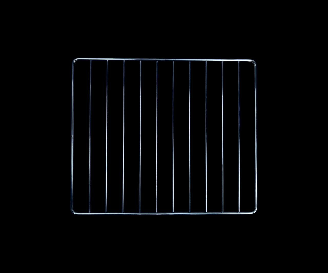 السلام عليكم
الاستخدامات

خبز البيتزا المنزلية حتى 12 بوصة، التوست، المعجنات، الفطائر، البسكويت، والبطاطس

إعادة تسخين الأطعمة بسرعة مع تحمير متساوٍ للسطح

مناسب للمطابخ الصغيرة، السكن الطلابي، والشقق بفضل حجمه العملي

المميزات

قدرة 1350 واط على 220V ~ 50Hz لتسخين سريع وثابت

منظّم حرارة قابل للتعديل 100–230°C (كما في قرص التحكم) لاختيار درجة الخَبز المناسبة

مؤقّت ميكانيكي 0–60 دقيقة مع جرس انتهاء (طبقًا لقرص الوقت في الدليل)

باب أمامي بزجاج مقاوم للحرارة لعرض الخَبز أثناء التشغيل

شبك خَبز معدني لخبز وتحمير الأطعمة، مع صينية بيتزا دائرية 12" مخصص

مصباح بيان تشغيل يُظهر عمل الجهاز

هيكل ثابت مع أقدام مانعة للانزلاق لتثبيت أفضل على السطح

بلد المنشأ: الصين

معلومات العبوة (مذكورة على الكرتون): 442 × 398 × 243 مم، الوزن الصافي ≈ 3.9 كغ، الإجمالي ≈ 4.9 كغ.

ابعاد السيباية طول 33سم عرض 28

قطر الصينية: 32 سم

سعر 43 الف
توصيل لجميع المحافظات العراق


**إذا كنت صاحب هذا الإعلان وتريد حذفه لأي سبب، رجاءا أرسل رسالة إلى الدعم الفني**