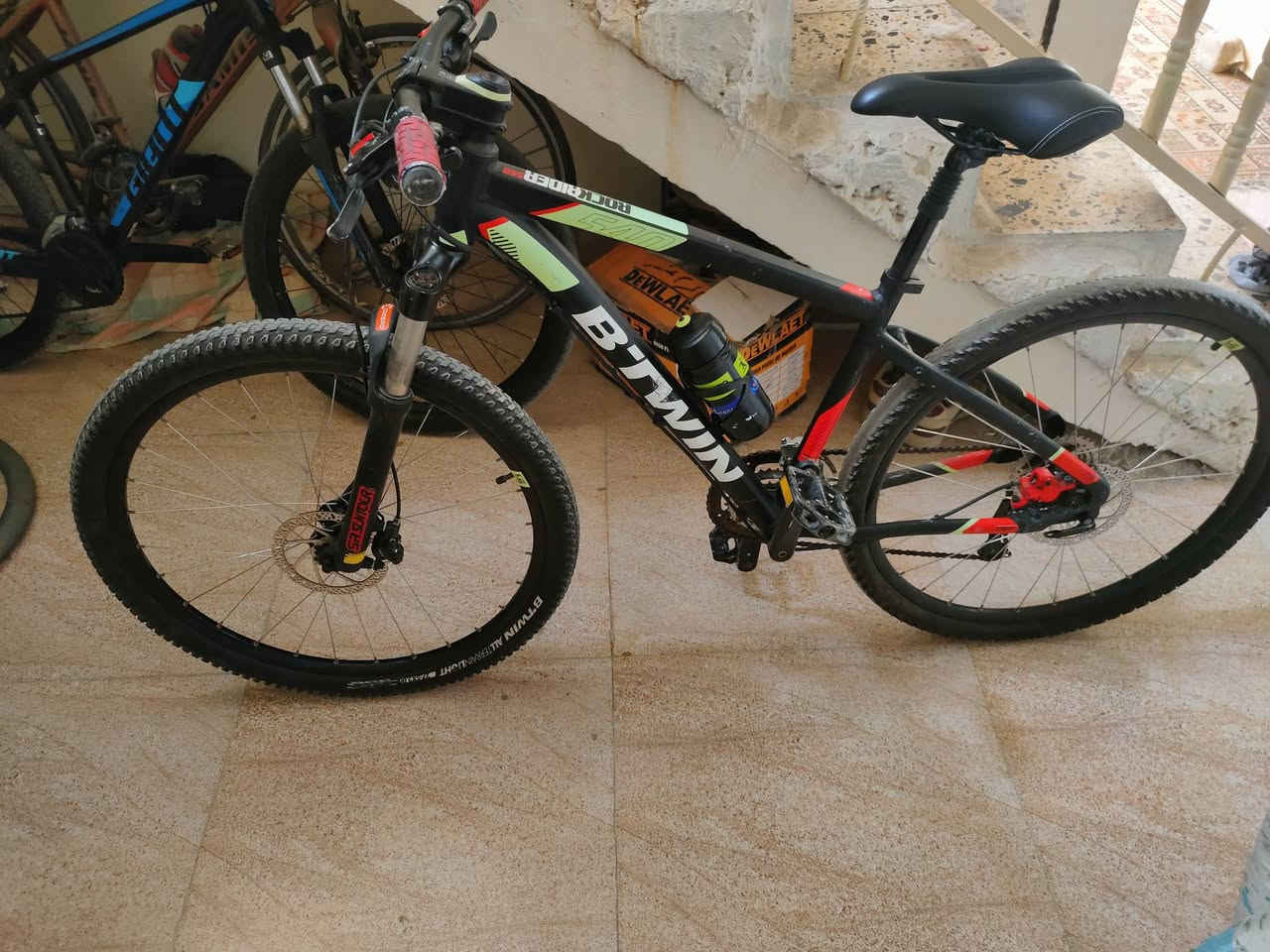 BTWIN 27.5
فريم s
صناعة فرنسية 
استيراد قطعة مو حاوية 
استخدام قليل والنضافة واضحة بالصور 
بريك دهن 
سيت شيمانو التوس احدث اصدار 3/9
سعره 400
العنوان ديوانية توصيل موجود 
اخوان رجاءا بس الجاد بالشراء يدخل خاص


**إذا كنت صاحب هذا الإعلان وتريد حذفه لأي سبب، رجاءا أرسل رسالة إلى الدعم الفني**