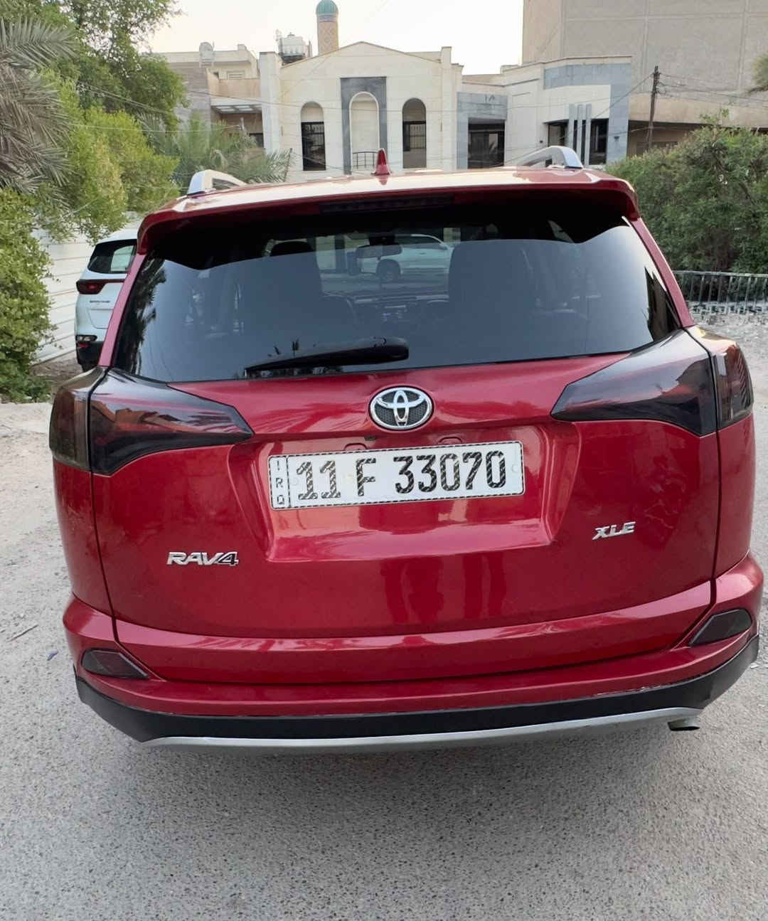 🔥 للبيع | تويوتا RAV4 موديل 2018 | وارد أمريكي (دخول كلين) | فل مواصفات | محرك 2500 سي سي | استعمال شخصي حصراً 🔥

🔹 رقم بغداد (إنكليزي)
🔹 محرك 2500 سي سي
🔹 گير ومحرك بحالة شركة، ممتاز جداً
🔹 وارد أمريكي – دخول السيارة كلين
🔹 ممشى 200 ألف
🔹 نظام دفع أمامي (FWD)

الحالة:

* تخم تايرات جديد
* تبريد بحالة شركة (فول)
* داخلية الشركة نظيفة جداً
* اللون الداخلي رصاصي مع أسود (شركة)
* الاستعمال شخصي حصراً

المواصفات:

* فتحة سقف
* كراسي جلد
* مثبت سرعة
* إنارة أوتوماتيكية
* تحكم بالستيرن
* تحكم بعتلة السرعة
* لايت زنون
* رادار
* كامرة خلفية
* شاشة
* تحكم بالمرايا
* ويل كاب 17 أصلي

الهيكل:

* صدر أمامي وخلفي تبديل جديد
* قطعة صبغ بالجناح الخلفي بسبب حادث دراجة (تصليح شبر بشبر)

💰 السعر المطلوب 
180 دولار

📍 العنوان: بغداد – السيدية

📞 للاستفسار:
***********
واتساب متوفر
