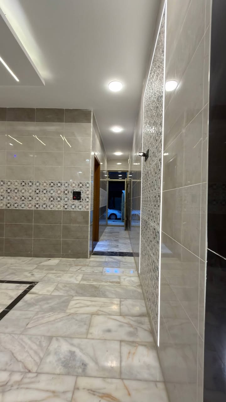 اللهم صلي على محمد وآل محمد
‏تونات  للبيع المساحة 100 متر الواجهة خمسة نزال 20    بغداد حي الجهاد
 الأمانة خلف شارع العام مباشر بنا حديث 2025 محتويات ثلاثة غرف نوم صحيات عدد اثنين صالة مطبخ سطح خلفي 
‏الاستفسار *********** واتساب
#مكتب_العدل_للعقار
السعر مناسب جدا ￼￼
تصوير العقار 
https://t.me/mmeeaaii/1282
