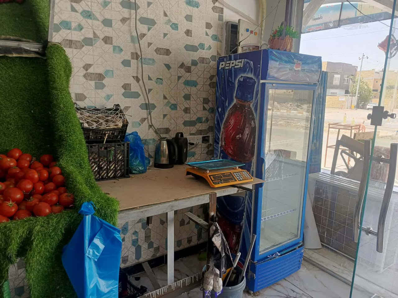 السلام عليكم.. محل مخضر للبيع . العنوان الموحيه. يحتوي على سبلت طنين جديد مع ملحقات المحل بصوره
.مع براد عارضه مع جام خانه فلات. مع ميز مكتبي مع ميوزه وجام مرايه. وميزان وملحقات المحل


**إذا كنت صاحب هذا الإعلان وتريد حذفه لأي سبب، رجاءا أرسل رسالة إلى الدعم الفني**