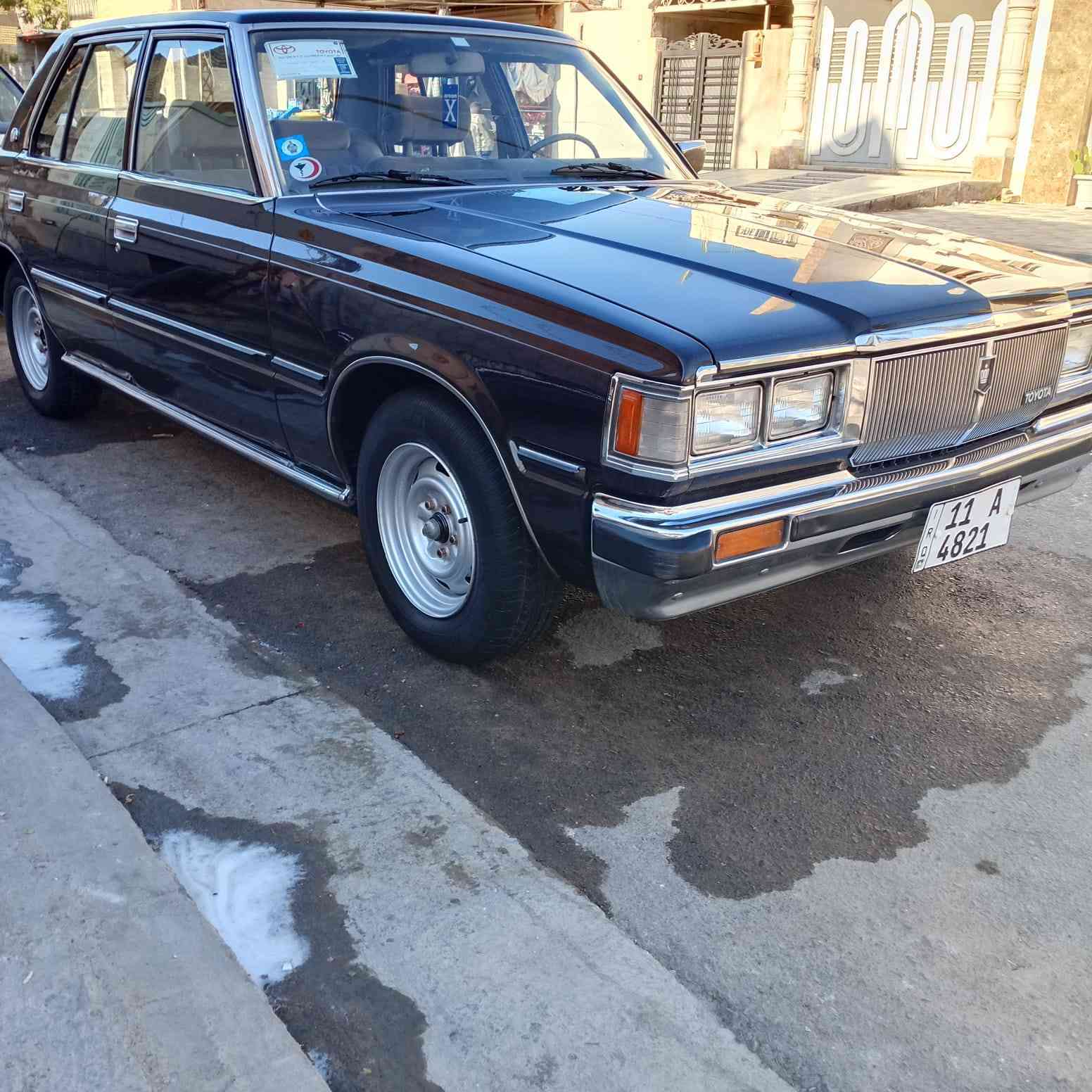 كراون سوبر موديل 1982 سياره حلوه بس بيها مكانات صبغ مكينه بغاخ 6سلندر كير اكسل شركه حداديه أمامي و خلفي شركه بطنهه عل وضع شركه تخم تاير تبريد أمامي و خلفي سياره بئسمنه.
***********
