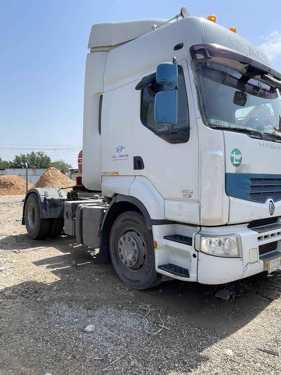 البيع رينو 2006رقم الأنبار صهريج تخم تاير جيبياس كمله محرك 450كير عادي رقم الموبايل ***********
