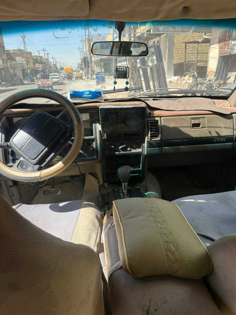 سلام عليكم جيب موديل ٩٣ مكينه وكير بطه ابو السنويه جيراني السياره خاليه من العيب الشرعي تخم تايرات السعر ٢٥ وبيه مجال ***********
