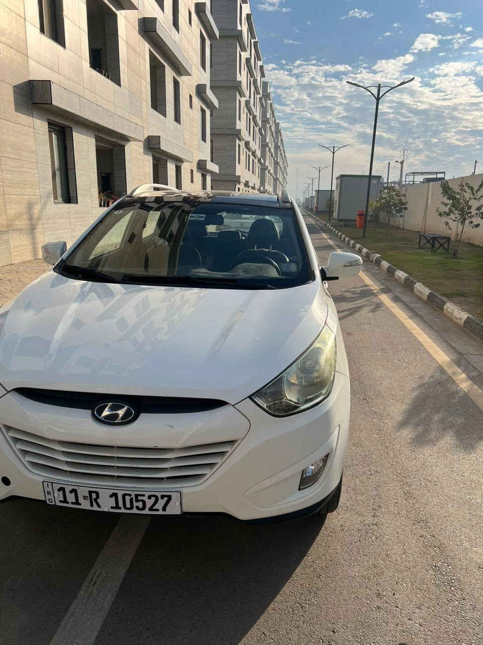 السلام عليكم من رخصه الادمن توسان مديل 2013 وارد خليجي مكفوله كفاله عامه من لغود وشواصي وايرباك فول موصفات مكينه 2000 دوش سياره ما بيه اي شي شغل وتطلع كير ومكينه جديد تخم تاير جديد ١٤٦ ماشيه تحويل ثاني يوم مكان بغداد زعفرانيه السعر 145 وبيها مجال اتصال رقم 0770 070 5111
