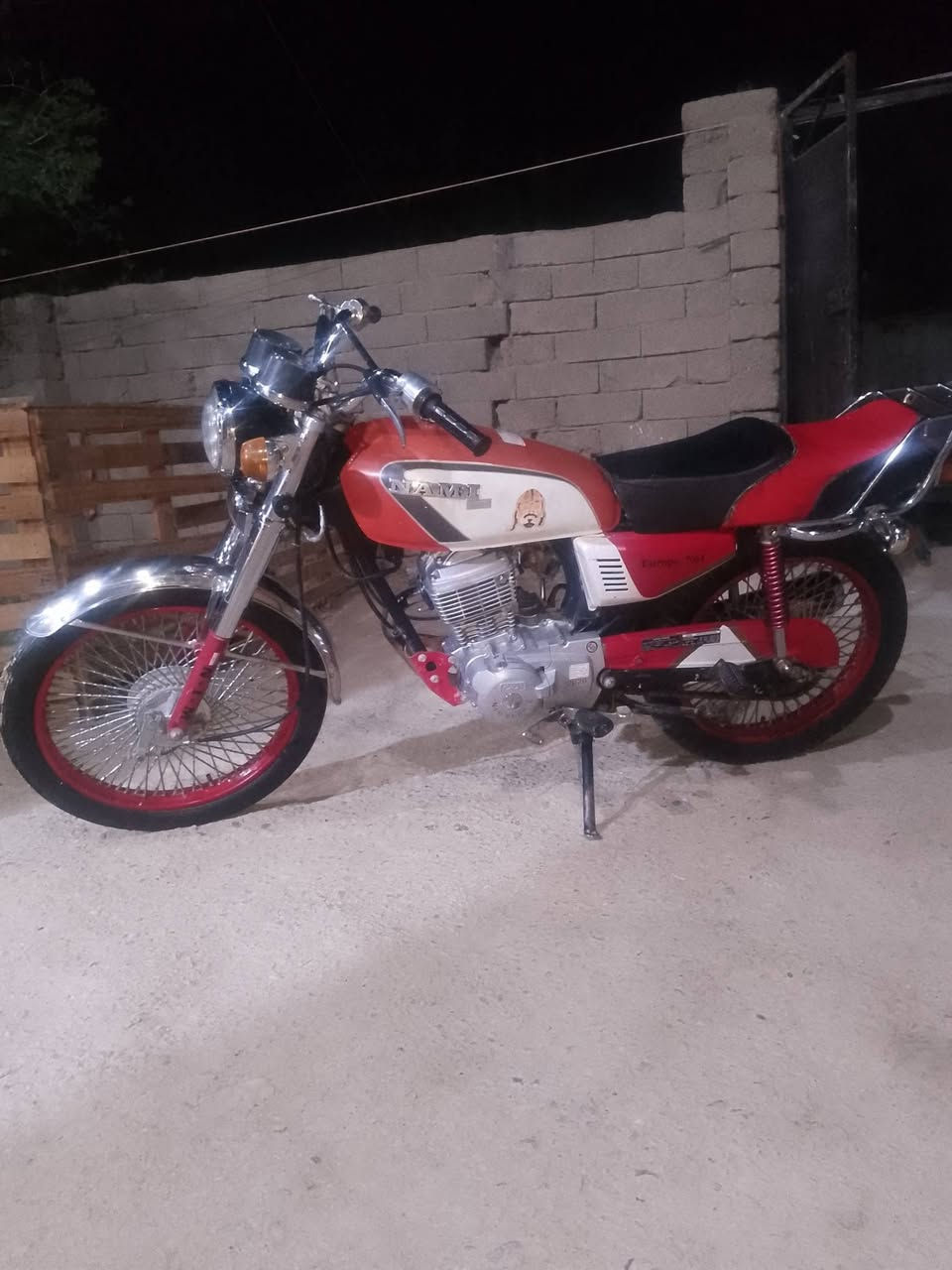 السلام عليكم  دراجه تايكر للبيع موديل 2022 اوراق كامله وبسمي دراجه مكفوله كفاله عامه مامفتوح بيها برغي كله عل وضع الشركه جديده السعر 550 مكان الناصريه مركز رقم ***********
