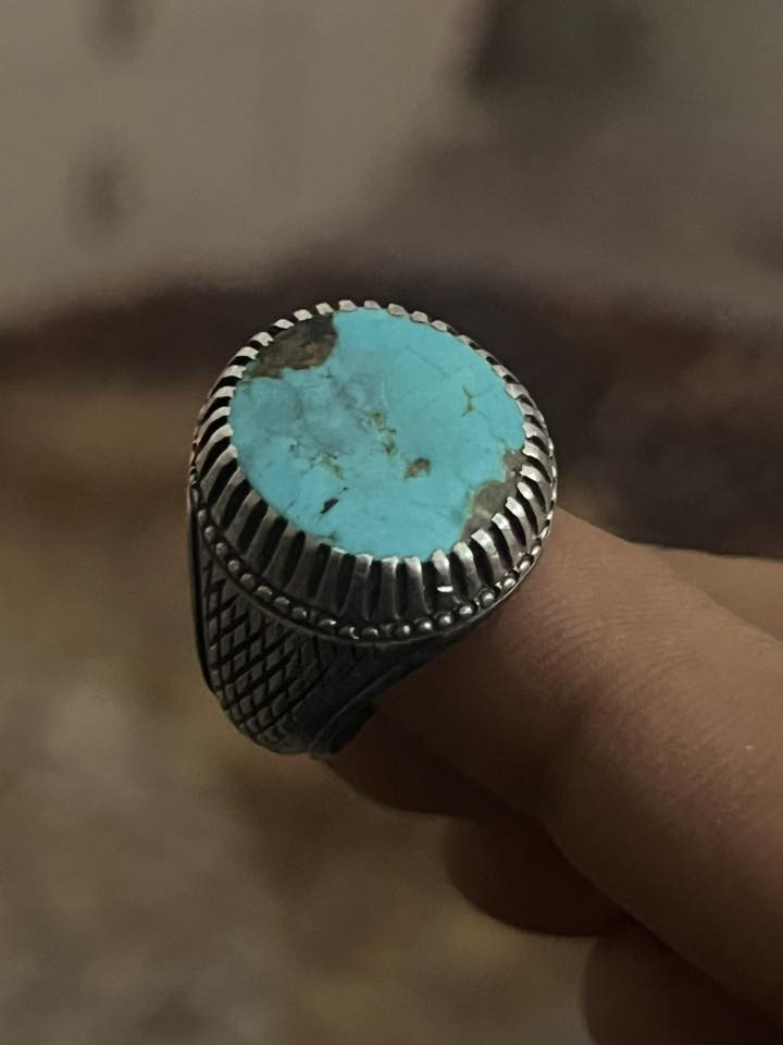 سلام عليكم فيروزي صياغه قديمه
حجره كلش جميله للبيع صياغة ثقيلهً 
***********
