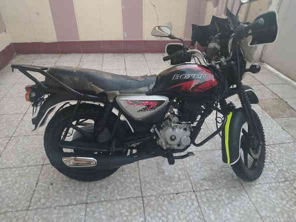 سلام عليكم بوكسر ٢٢ شهر ٢ مرقم بغداد لوحات انكليزي مبدل كلجات وبيها دخان خفيفه بس اول مشغلها استعمال شخصي قليل اطلع بيها لبيع سعر مليونين وبيها مجال بسيط ***********
