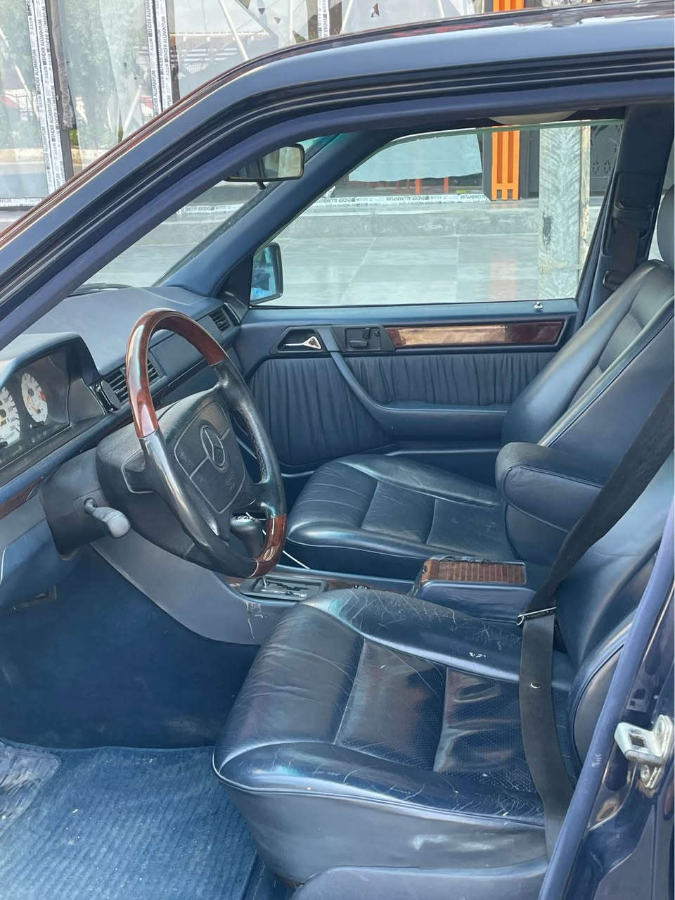 مارسيدس للبيع و التبديل 
سياره فول فول فقط بدون سلايت 
كير محرك شرط 
تبريد. تدفيه 
محرك خراطيم احسن محرك 6 سلندر
داخل جلد سياره كلشي بشرط. 

سعر 83 وبي مجال.  عنواني زاخو 

*********** زاخو, دهوك
