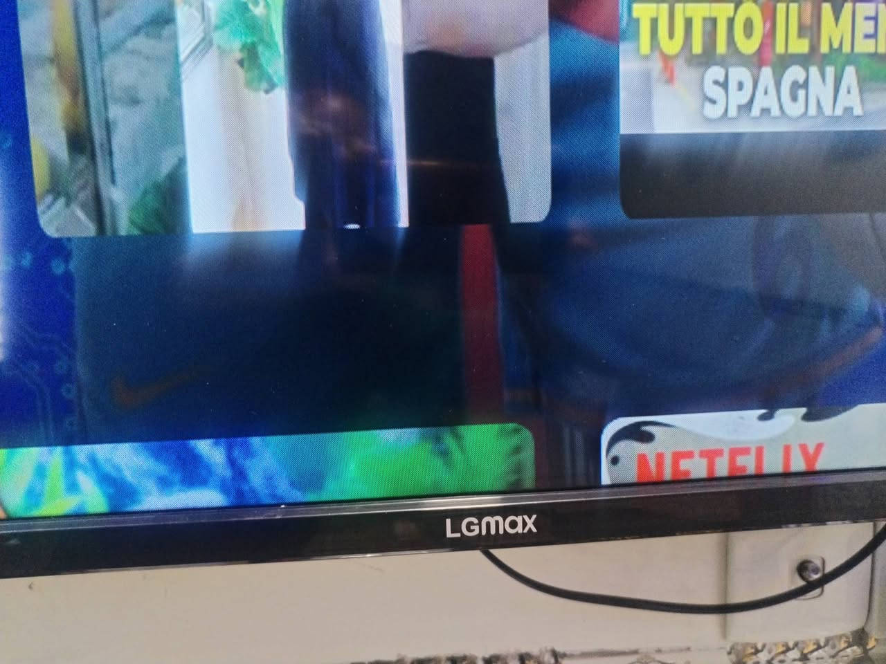 السلام عليكم عندي شاشه اخت الجديده حجم 70 سمارت جبيره السعر ٤٥٠ الف وبيها مجال بسيط نفق الشرطه حي حطين اي استفسار اتصال ***********
