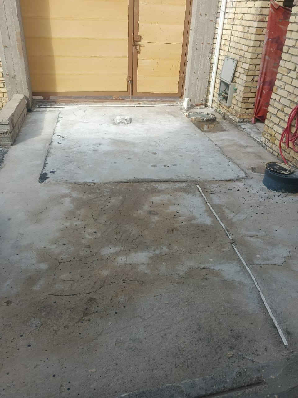 بيت للبيع طابو زراعي سند ٢٥ طويريج  الرشيدة قرب اسواق التين والزيتون يبعد عن الشارع مسافة قريبة جدا المساحة الكلية  280 متر اقرار محكمة يتكون من   استقبال ٩ * ٤ ونص  المطبخ ٥ * ٤. غرفه النوم ٥ * ٤ المنور ٢ونص * ٤ الحمام ٢ ونص * ٤ الكراج ٤ * ٥  الحديقة ٦ * ١٤  كهرباء ماء مجاري  كامله الكهرباء بواري 
 للمعلومات البيت بي نواقص بيبان خشب عدد ٢ و المطبخ والحمام يحتاجن سيراميك والبيت يحتاج كوله ارضية يباع نقد او اقصاد
***********
***********
