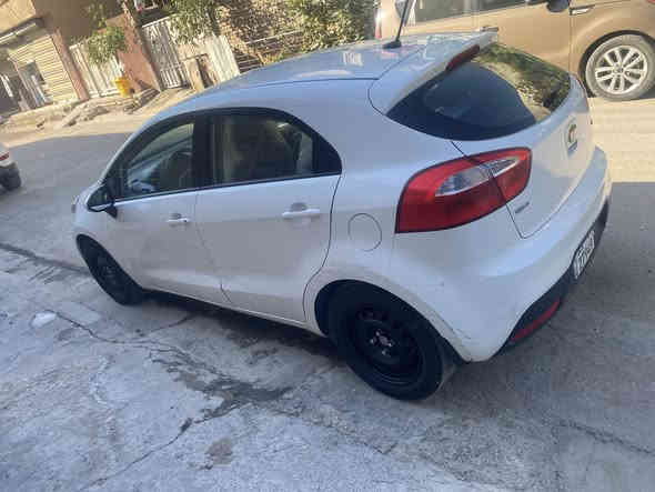 للبيع كيا ريو هاج باك وارد كندي 2013
محرك 1600 GDi گير At اتوماتيك ضرر
جاملغ و بنيد ، هزة و رقم و سنويه جدد
عارضها 80 ورقة بيها مجال قليل ، مكان
السياره بغداد / ***********
