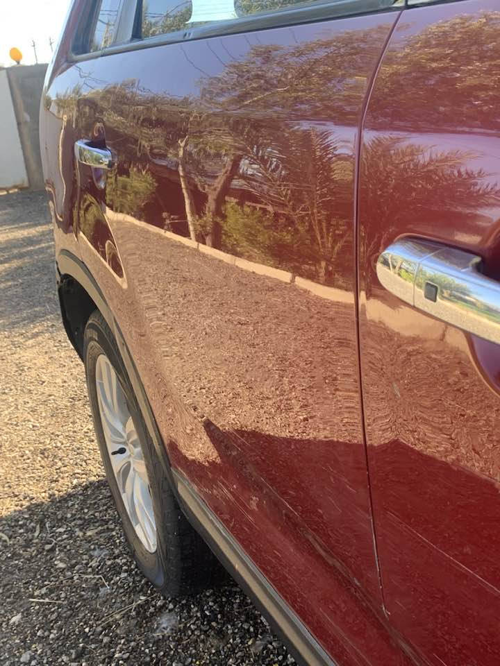 السلام عليكم سورنتو للبيع 2010 خليجي مكفوله من الصبغ بس بيهه بارد وبيهه شخوط محرك 2400 دوش سياره بانو راما بصمه تشغيل بصمه ابواب حساس خلفي كامره مكينه وحداديه خير من الله مكينه جديده دوشه جديده السياره بسمي شرط التحويل  
مكان السياره كربلاء الحسينيه السعر 120 وبيهه مجال بصيط 
***********
