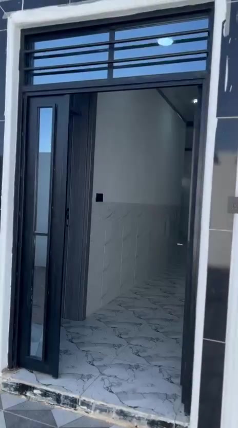 بيت للبيع 🏠 المساحة 220 متر زراعي 
المنطقة كفاح الجنوبي شارع المطار 
 قرب مدرسة المختار الابتدائية 🏫 
( بيت جديد )
تفاصيل البيت 
غرفتين نوم ×2 
هول 
مطبخ حار وبارد 
استقبال 
منور عدد 2 
بيتونة ومخزن سوه يعني غرفة فوك سطح 
كراج وحديقة
منطومة كاميرات مخفي مع رواتر انترانيت 
كهرباء ومولدة وماء حلو وبير 
يعني جاهز من كل نواحي 
استفسار اتصل  عبر الارقام 
 ***********  كورك 
*********** اسيا 

 
‏ ‪
