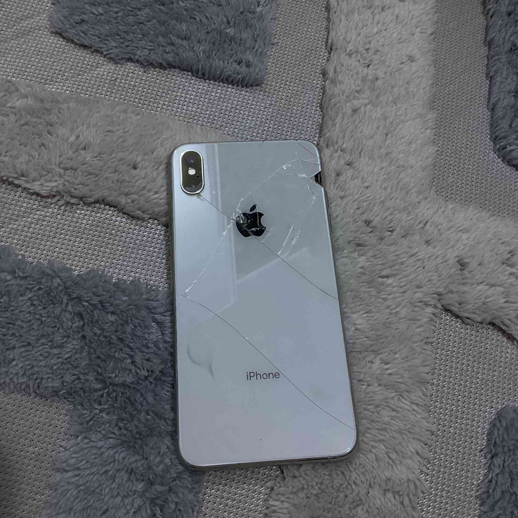 للبيع جهاز نوع أكس ماكس لون أبيض ذاكره 256 مبدل فقط بطاريه أصليه شركه وبيه ضمان نسبته 100% جهاز حلو وستخدام شخصي مو مال بياعه شرايه بيه فقط الكامره الخلفيه بيه هزه خفيفه ومرات ماكو البورتريه طبيعي السعر 185 وبيه مجال التواصل خاص.


**إذا كنت صاحب هذا الإعلان وتريد حذفه لأي سبب، رجاءا أرسل رسالة إلى الدعم الفني**