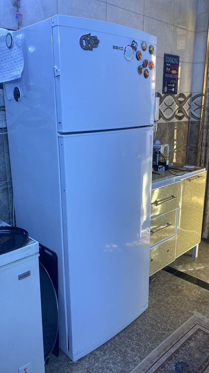 تخم  150 الف + طباخ 5 عيون  175 الف + ثلاجه  150 الف + كاونتر السنك كرانيت  200 الف لبيع بغداد الكرخ   
***********
