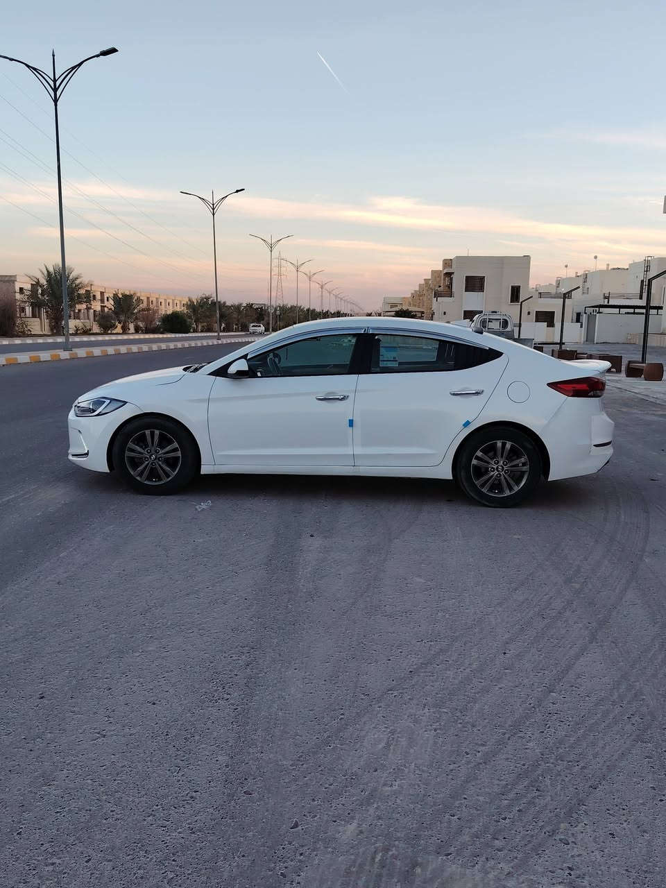 السلام عليكم للبيع بسعر 127  النترا 2018 وارد امريكي ابيض مكينه 2000 دوش مامفتوح شرط كير ومكينه بلاد الضرر فقط كلير امريكي بنيد وجاملغ بدون معجون بدون اي داخل بدون اي ايرباك شرط الفحص والتقرير موجود بل منشور ورقم الشاصي السياره بدون اي تكشير مابيه السياره جديده ومتصرف عليه سنويه ورقم جدد تخم تايرات جدد صدر امامي خلفي جديد العنوان تكريت
***********
