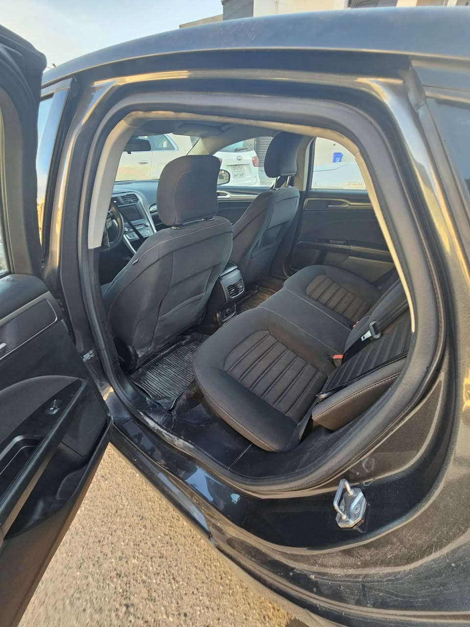 سلام عليكم
🔷️فورد فيوجن 2017
🔷️فئة se كأنما فول مواصفات عدا الفتحة
🔷️وارد كندي احسن وارد
🔷️ محرك المرغوب 4 سلندر 2500 تنفس طبيعي 
🔷️ بجم كبس يعني على وضع الشركة ما مفتوح
🔷️لون حلو المرغوب رصاصي نفطي ميتاليك بيه لمعان كلش حلو
🔷️ كاميرا خلفية مع الحساسات
🔷️ 4 جامات اوتو
🔷️مرآة خلفية بيها العادية و بيها تعتيم
🔷️كشنات امامية تدفئة تبريد
🔷️تبريد قطعتين
🔷️تحكمات سترين
🔷️ الگير ماوس المرغوب
🔷️ هاند بريك اوتو
🔷️ 3 شاشات الشاشة الوسطية و شاشات الكيج
🔷️ ماشية 99 الف
🔷️ تحكم بالمقاعد كهربائي
🔷️لايتات زينون
🔷️6 سماعات للصوت 
🔷️اعلى مواصفات بل se شاشة جبيرة معروفة بعد 
🔷️ رقمها مميز وسليمانية 
🔷️سنوية لل 2030 هزة و براد سويناها 2026
الضرر 🔴 :
تعتبر كلين لان ضررها قطعة واحدة فقط جاملغ خلفي فقط مرجع و جدا جدا بسيطة الدعمة ضررها موجود بالصور و عليها شوية ملاحضات ب مكان الحادث و بل باب
ايرباگ واحد طاك مال پردة
السيارة كانت مال دكتور جامعي اخذناها منه قبل اسبوعين
جدا نضيفة ومحركها نضيف و گيرها نضيف
السعر : (135ورقة $)
مكانها : بغداد اليرموك
رقم للتاوصل *********** بي واتساب
