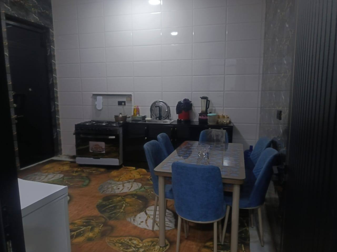 دار للبيع سند ٢٥ مساحه ٢٣٠ بناء حديث صار ٥ شهر من كمل طابقين يتكون من ٤ غرف بناء درجه ولالئ موقع شارع ٣٠ يم كوفي مزاج يبعد عن شارع عام ٥٠ متر تفاصيل أكثر تصل علئ رقم ***********
