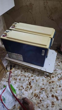 عندي هاي البطاريات 2 كل وحدة 100 امبير شغالات وخير من الله  رايدهن 200...