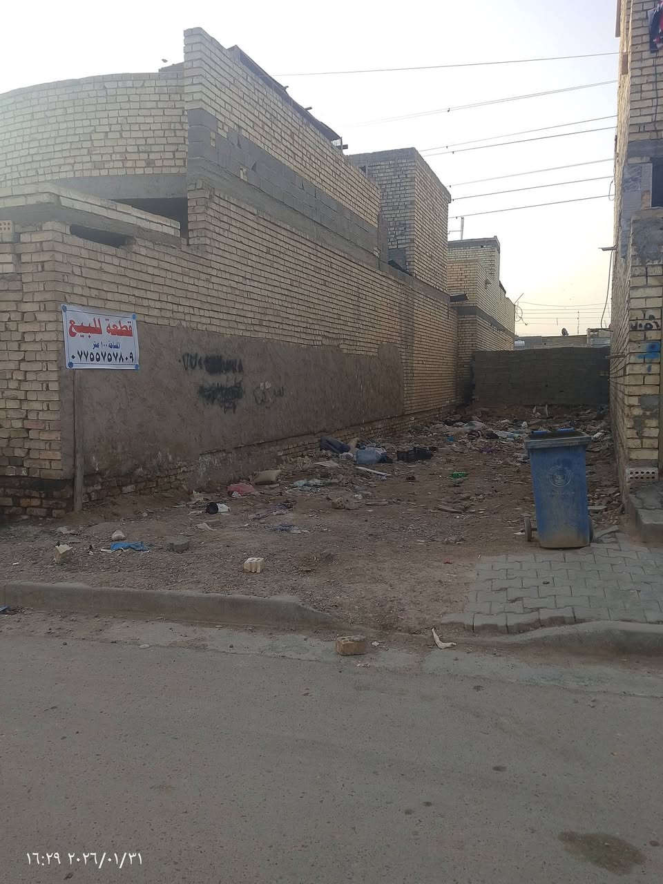 السلام عليكم يتوفر قطعة أرض 100 متر في حي الكوفه قرب دلاليه السيد الشارع 10متر للاستفسار ***********
