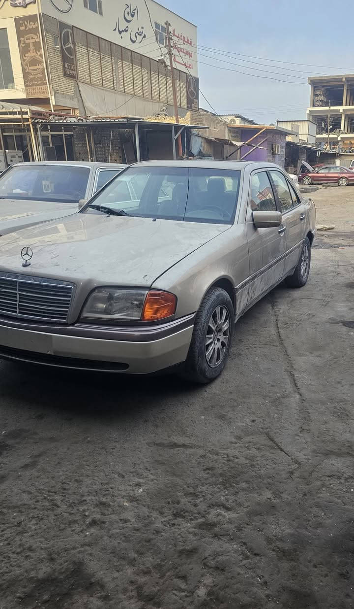 السلام عليكم 
للبيع  مارسيدس  موديل 1996 محرك 6 سلندر  خراطيم 
رقم بغداد  بأسمي  مكاني نجف السعر 55 وبيها مجال اتصال فقط ماارد ع الخاص  ***********
