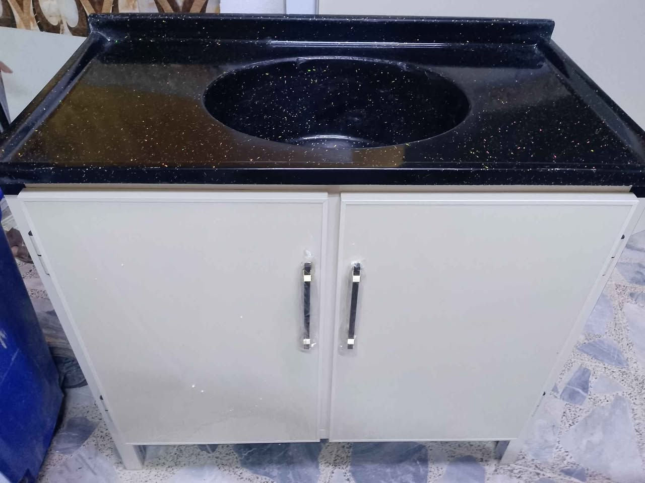 سنكات تزكام متر 140 الف مبطن الابواب طبقتين ومغلف بلاستيك من الداخل ضد الماء شغل تفصال توصيل موجود جميع مناطق البصره حجز وتساب *********** شرط الفحص يوصل للباب افحص وإذا ما عجبكم الشغل يرجع البصرة, العراق
