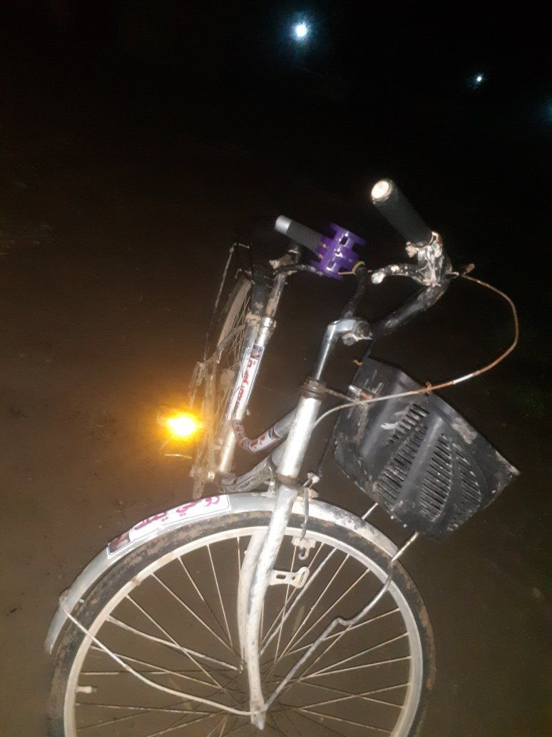 السلام عليكم بايسكل للبيع حجم26موديل2022ياباني وللأستفسار اكثر المراسلة العنوان ناحية الزاب قرية الصباغية


**إذا كنت صاحب هذا الإعلان وتريد حذفه لأي سبب، رجاءا أرسل رسالة إلى الدعم الفني**