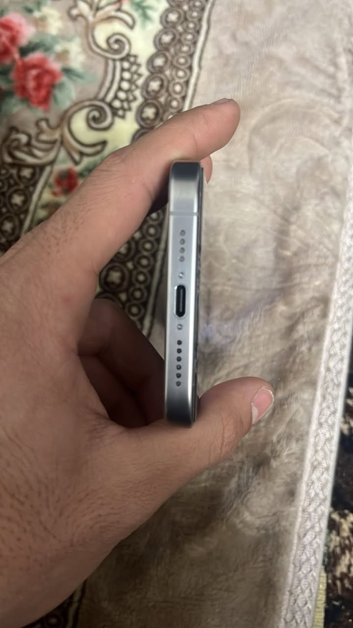 س ع ايفون15برو ماكس ماستر مستخدم سنه مشحون 600مره فقط بطاريه87 /256 كيكه كارتونه غراض كامل +بكج حمايه بي السعر مليون مع المجال رقمي***********
