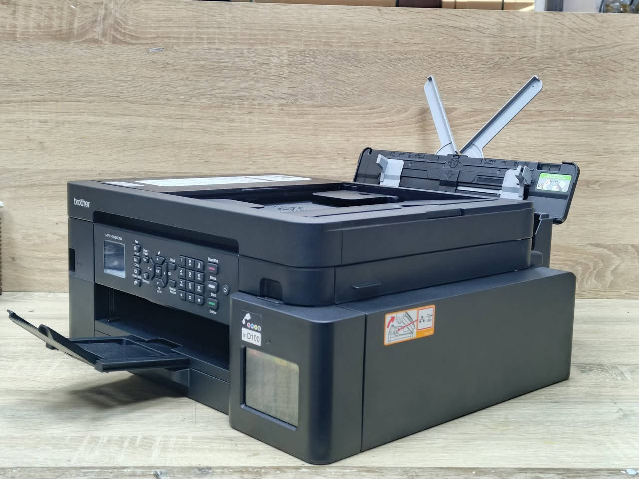 طابعة براذر موديل T930DW باحبار خارجية تطبع 7500 أسود وابيض و 5000 كلون سعر الحبر 10  الف لكل اللوان سرعة الطباعة 16 ملون 17 اسود وابيض طباعة بوجيهن دوبلكس كما تحتوي على فيدر لطباعة ملازم ومجموعة اوراق بامر واحد ويمكن استخدامه في الارشفة الالكترونية و WIFIيمكن و WIFI direct يمكن ربطها على موبايل ولابتوب وتابليت مع وجود درجين ورق امامي وخلي لطباعة صور وستيكر وورق مكربن وبدقة عالية وفتحة USB لرفع وطباعة الملفات من فلاش ميموري 🚦 سعر الطابعة 300 الف 🚦 مع كافة ملحقاتها من كيبل كهرباء وكيبل كومبيوتر وقرص تعريف للطلب *********** / *********** نسبة نظافة الجهاز 100% عدد نسخ المطبوعة 227 ورقة فقط يوجد توصيل لكل المحافظات. 
#الصفوة
#طابعتي
