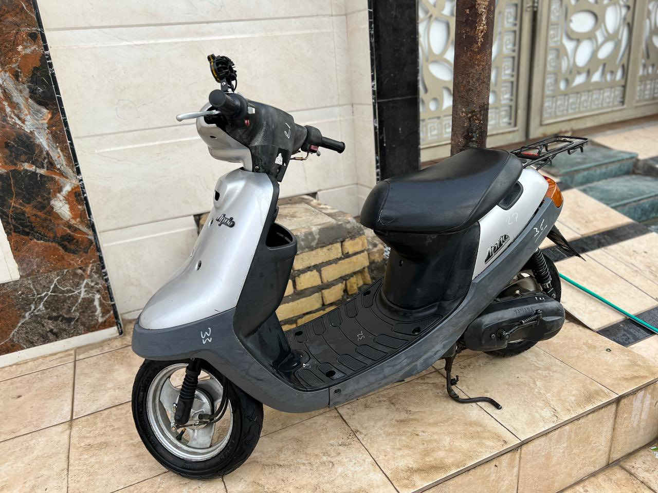 اقل الشهر من طالعه حاويه سعره ٥٠٠وبيه مجال برغي ممفتوح بيه شراي خاص رقمي***********
