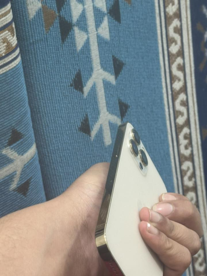 سلام عليكم 12 برو ماكس شرق اوسط جهاز    شرط الحاسبه وضمان 🪐جهاز  نضافه 100 شاصي زلغ مابيه كامل ملحقات فقط بطاريه مستبدل اصليه سعر 550 (***********)
