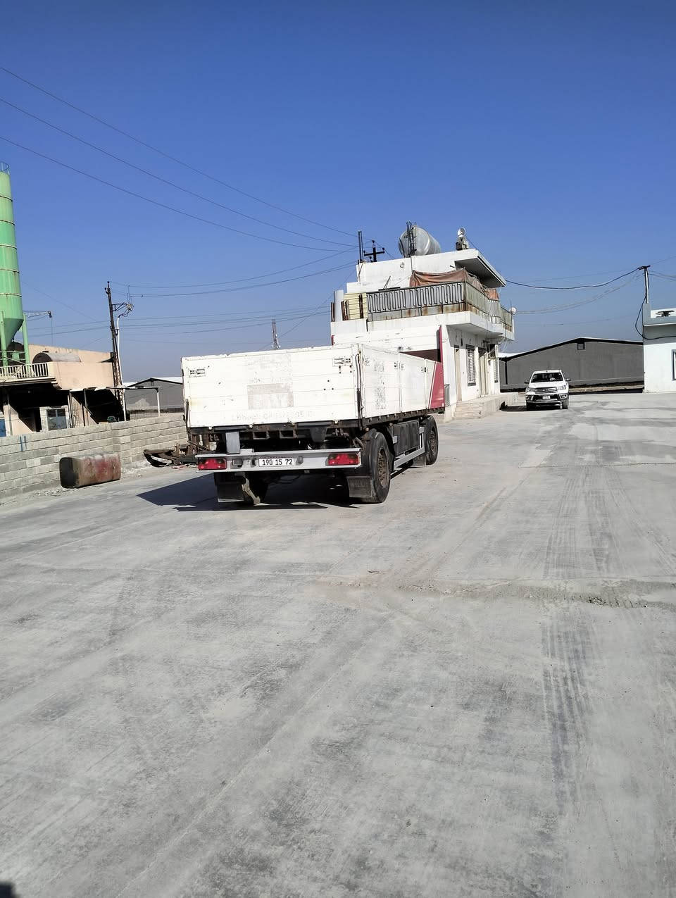 لبيع مقطور عنوان الموصل سعر 80بي مجال ***********.  ***********
