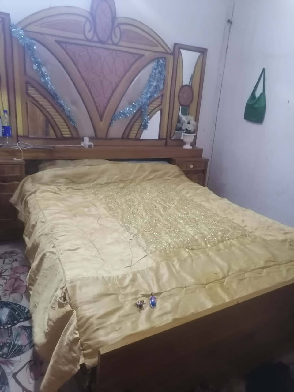 غرفه نضيفه السعر ٩٠٠ قابل للتفاوض للأستفسار مكان النهروان فلكه السياحي  ***********
