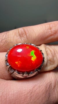 نوادر الاوبال خاتم اوبال  اثيوبي طبيعي  لون احمر ناري وزن الحجر 17 قير...