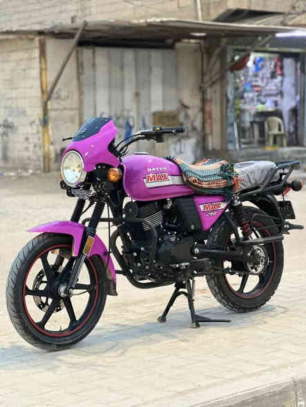 دايوان مرقم نجف 
دايوان كلاسك ٢٠٢٣ مرقم نجف الدراجه جاهزه على اخر حبه ونضيفه دبلات امامي جديد واصلي تايرات جدد الدراجه معايزه شي 

مكانها نجف حي الشهداء 
السعر 2200 

رقم صاحبها …
0782 905 3842
