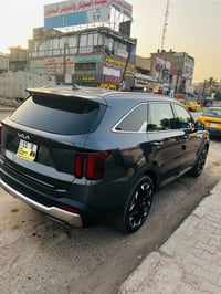 كيا سورنتو 2024وارد امريكي لون مميز رمادي لامع رقم بغداد دولي بسمي  دخ...
