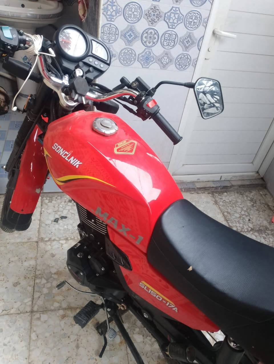 سلام عليكم
سونك زيرو ماشيه ألف دراجه زيروو ونضيفه وياها ورقتين 

السعر ٩٥٠ وبيها مجال قليل 

مكاني بغداد 

ساحت عدن 

هـ ***********
