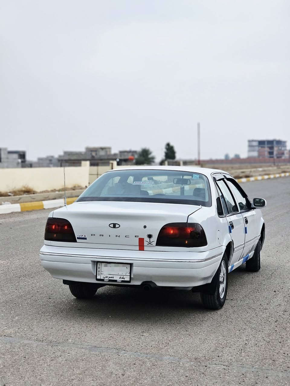 السلام عليكم.....
برنس فراشة للبيع 
موديل 1997..... الون ابيض 
رقم بغداد   .... 
سنوية لـ27 ...
محرك مفتوح ..  
كير اوتو ...
كير ومحرك خير من الله........
بدون تبريد ...
مصبوغة حزام...
كهربائيات شغالة ....
تخم تاير ...
دواخل نظيفة ..
السعر 37 وبيها مجال حك الجية .. 
مكان السيارة ديالى /بلدروز 
رقم الهاتف ‏***********
اسف عل اطاله الشراي يتصل غير متواجد عل 
فيس اتصال فقط .....
