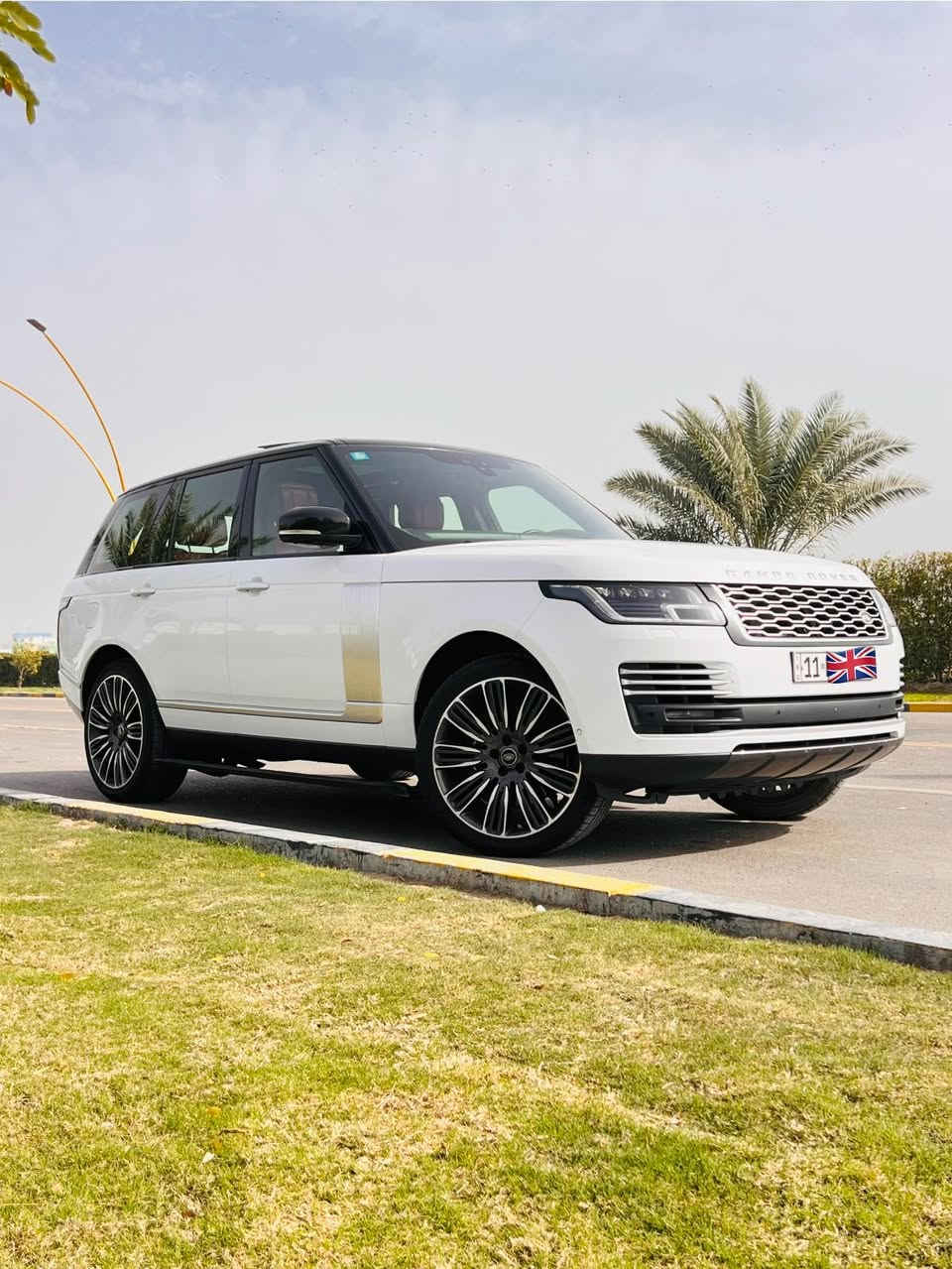 السلام عليكم شباب 
 للبيع رانج روفر 2021  فوك وكاله سردار كفاله عامه 
Range Rover
 اوتو باكرفي Autobiography VIP

V8 Supercharged
من القطع المتميزة بالعراق 

فوك اوتوبايغرافي🇬🇧🇬🇧
الموديل  2021
رقم بغداد بسمي شخصيآ 😍
تو كلر  لونين ابلاد 
داخل مميز  vip كشنات 
وكالة خليجي سردار تحت الضمان 
بصمة عدد 2  كتلوكات الشركه 
عداد المسافة ـ 55 الف كيلو 🤩
المحرك ـ 8  سلندر سوبر جارج
المواصفات🇬🇧🇬🇧
شاشات خلفية 
♦️ قمارة شامو كنتاره 
♦️ مسند خلفي كهرباء 
♦️ دوسات شفط 
♦️ ابواب شفط 
♦️كامرات 360°
♦️ رادار 
♦️ مساج
فول مواصفات 1/1
ميحتاج اكتب اكثر  
السعر / 610 وبيه مجال للطيبين 
للاستفسار /  ***********
