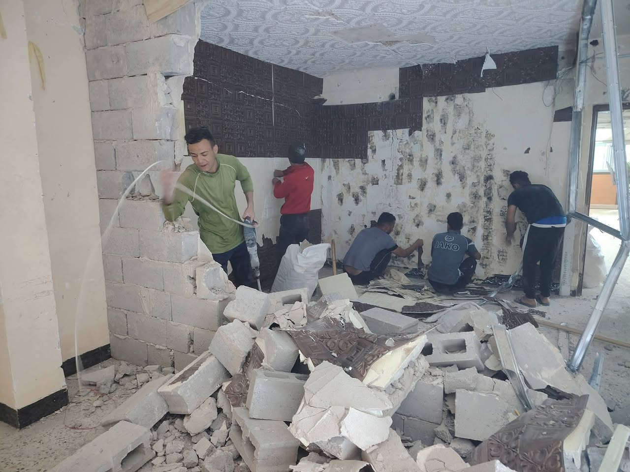 سلام عليكم  /  يوجد كادر عمل جاهز /  تصعيد مواد /  تنضيف بيوت /  تفليش /  تكشيط /  دفن نهري /  شقلنه ليل ونهار /  ومعداتنه جاهزه  ومالك دخل بكلشي تأخذ شقل جاهز مني سلمني شقل وتأخذ شقل جاهز / ماعليك بس تصال على رقم /// ***********
