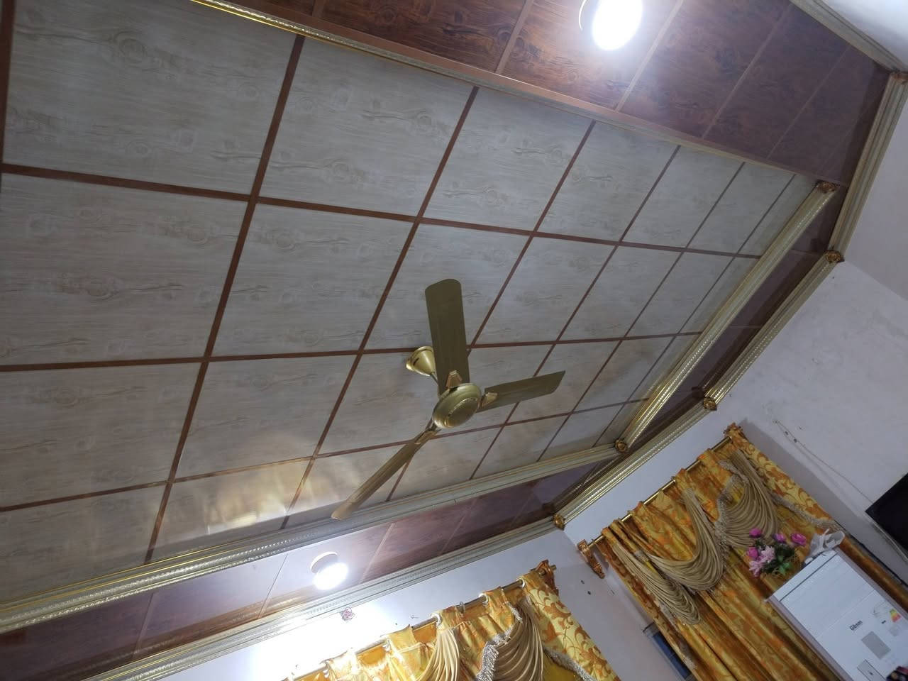 مستعدون لعمل جميع السقوف ثانويه والمغربيه سعر متر العدل 2000
***********
