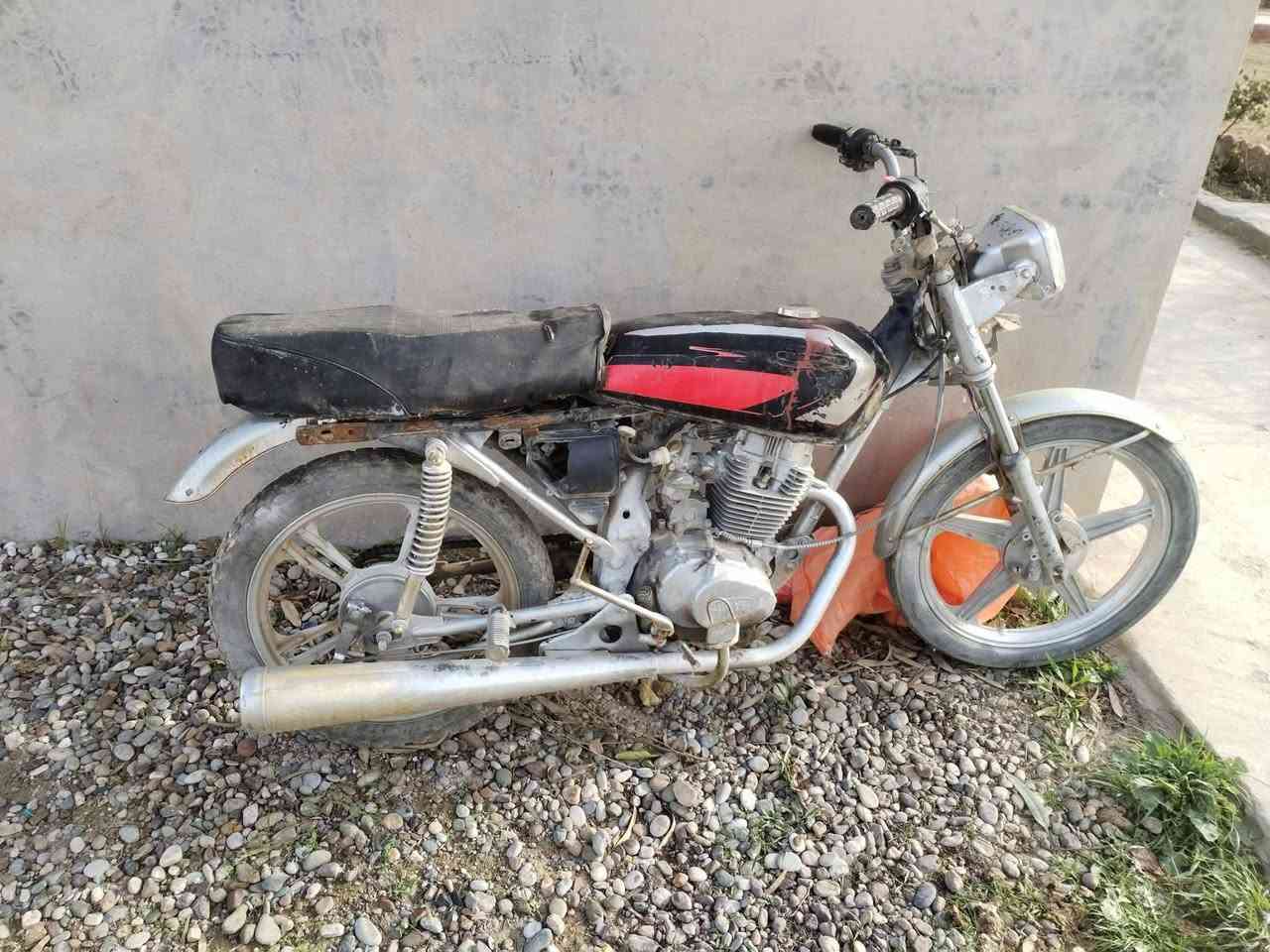 موطور شغال للبيع


**إذا كنت صاحب هذا الإعلان وتريد حذفه لأي سبب، رجاءا أرسل رسالة إلى الدعم الفني**