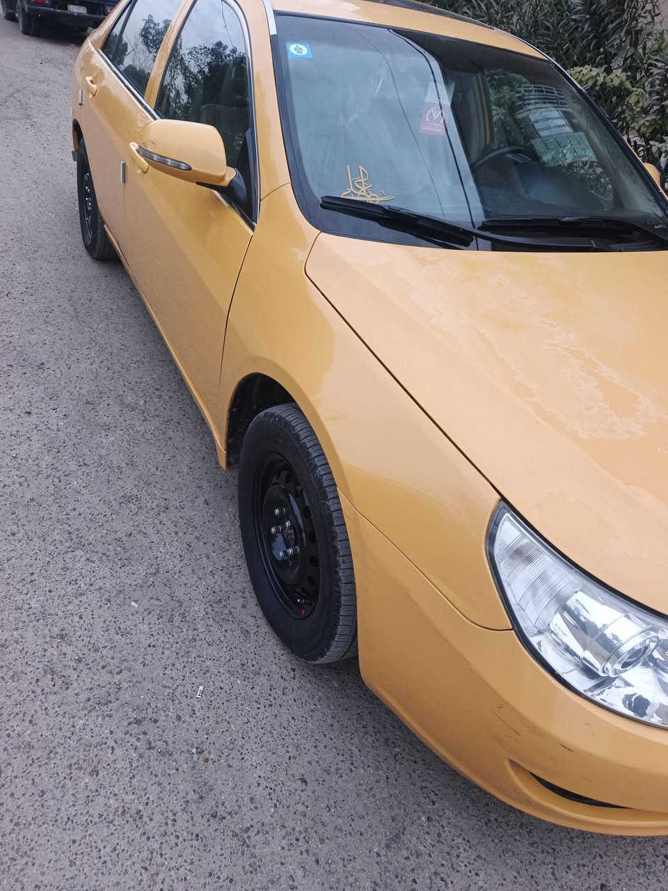 سلام عليكم بي واي دي 6F  سياره لا ضربه ولا صبغ 
مكينه كير تبريد خير من الله صدر جديد تخم تاير 
بسمي امصفره السياره كلش جديده وجاهزه المكان
بغداد البياع السعر 55 وبيهه مجال للشراي يتصل 
***********
