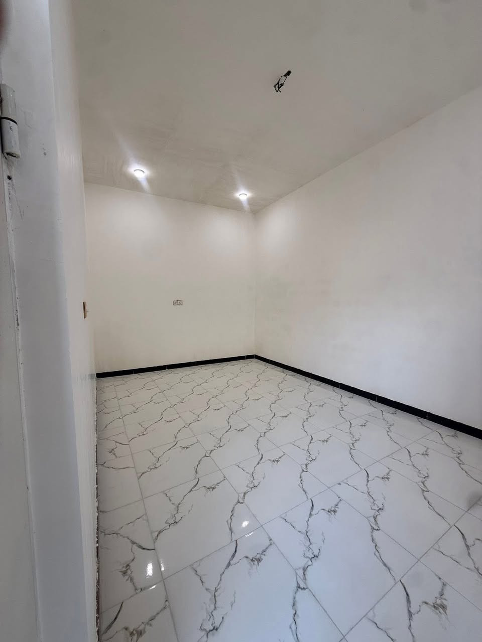 بيـت 120 مـتر بـنـاء حــديث هـسه كمل الـبيت كلش مرتب وشغل كله 

درجه اولى غرفتين وصاله واستقبال وصحيات داخل وخارج ومنور طارمه 

سـتاره عـاليه طابوك وسعره منـاسب 63 وبي مجال الـشراي مستعجلين 

بناء طابوك صب كونكريت مـسلح رباط صب كـونكريت بيت كلش مرتب 

نـاصريـه سـدينـاويـه يم الـدله بـشارع ابو مهـدي المهنـدس قريب كلش

*********** واتـساب مـفتوح 24 سـاعه
