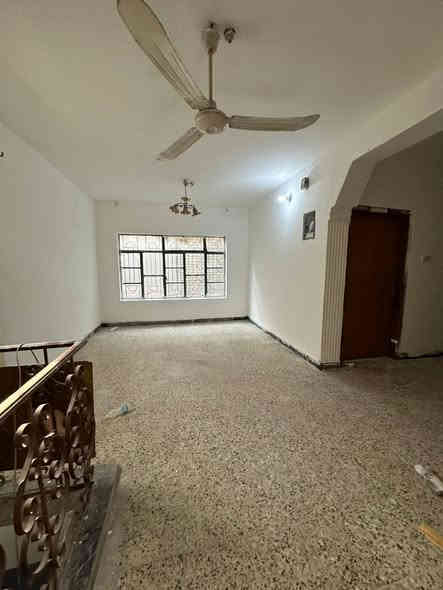 للأيجار بيت مساحه 300 متر في #السيديه  ✅
يحتوي على 5 نوم وصاله ومطبخ وخدمات وهول حولي وحديقه 
وكراج ✅❗️

*يسلم الدار خلي من النواقص جاهز من الصبغ الكامل *

الأيجار مليون ونص 🔶

الموقع السيديه شارع الخيزران 📍

_______________________________________

للأستفسار اكثر تفضلو بزياره مكتب الطائي للعقار 💎

السيديه شارع المركز عماره شركة السراب للمطابخ ✔️

او الأستفسار ع الارقام ادناه 📞↘️↘️ (متوفر واتساب )📌🔛
***********
