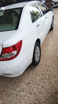 بي واي ديF3 فول توماتيك موديل 2014 محرك كير شرط  تبريد ثلج  شرط التحوي...