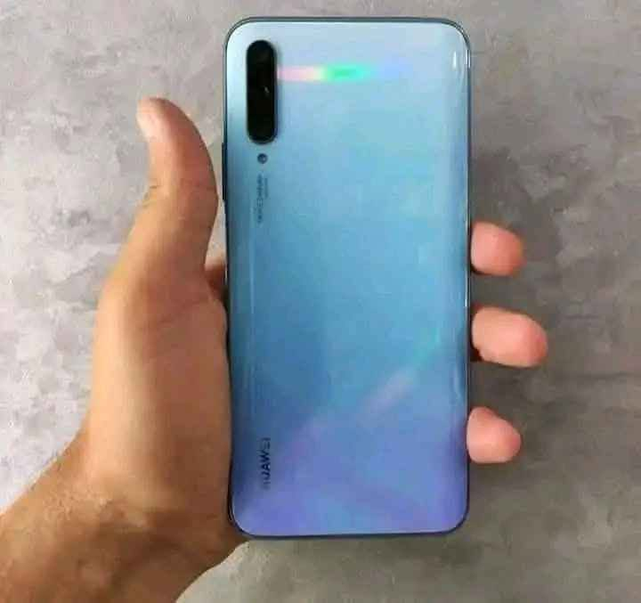احله مافي هذا جهاز شغلتين 
اولا من شركه هواوي 
ثانيا 
كاميرا اماميه سلفي منبثقه
هواوي y9s
 ذاكره 128 مع رام 6 داخلي
بطاريه 4000 ملي امبير 
كاميرا 48 ميكا بكسل 
معالج قوي للالعاب والاداء 
جهاز اصلي من هواوي يحمل كل تطبيقات والالعاب 
السعر 135 الف 
يوجد توصيل كل محافظات 
ضمان حقيقي للجهاز فحص قبل الاستلام 
العنوان 
بغداد زيونه الربيعي قرب مول دريم ستي 
***********
***********
اعتذر اذا اتاخرت بالرد المراسله عن طريق الواتساب او الاتصال بالارقام المذكوره ... وشكرا بغداد, العراق
