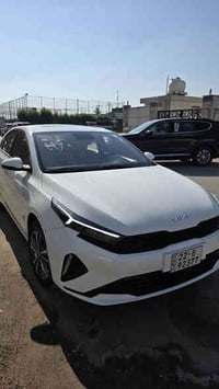 كي ثري 2022 السيارة فول 1/1 ( تبريد شاشة و تبريد خلفي و يدات كروم...ال...